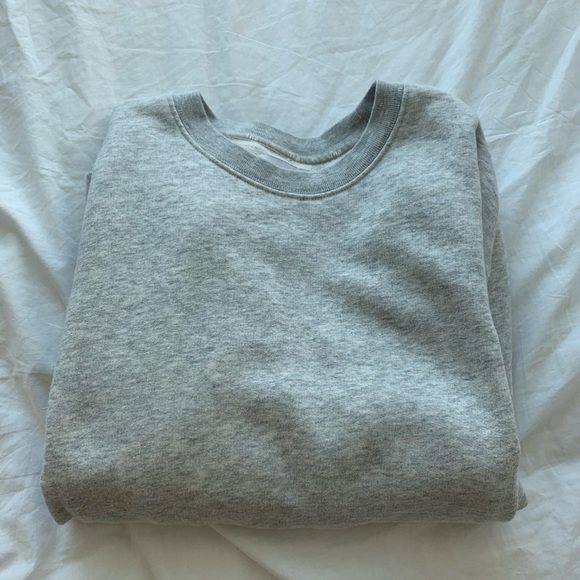 Aritzia Tops - Gray crew neck